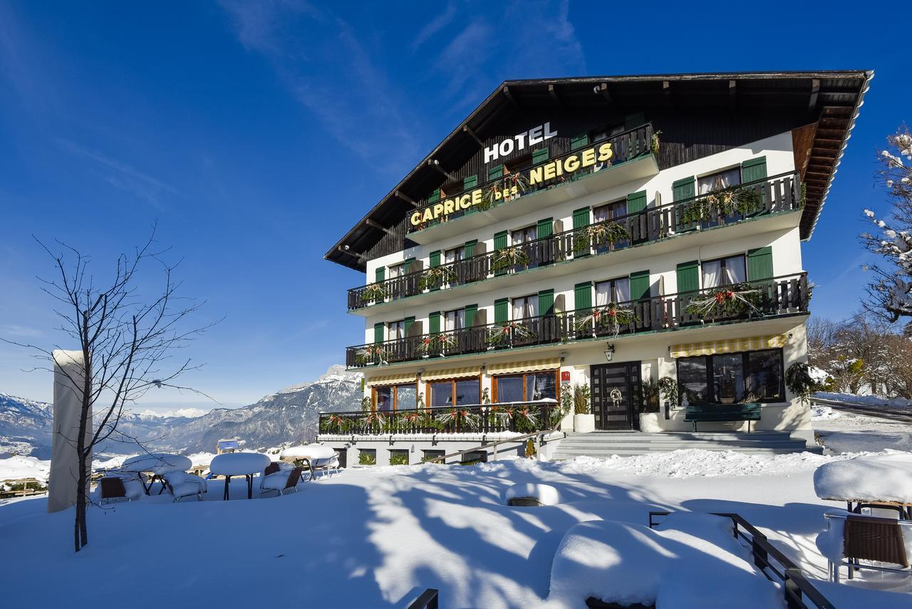 Logis Hotel Le Caprice Des Neiges Комблу Экстерьер фото